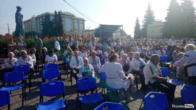 У центрі Луцька показують святковий парад до Дня Незалежності. ФОТО