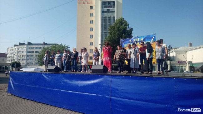 У центрі Луцька показують святковий парад до Дня Незалежності. ФОТО