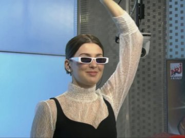 Скандальна співачка MARUV після перемоги на премії YUNA поїхала в Росію