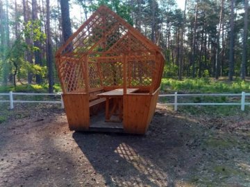 На Волині вандали зняли покрівлю з альтанки