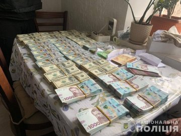 У МСЕК на Запоріжжі поліція знайшла $1,2 мільйона готівкою