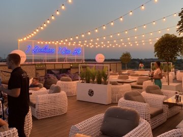 У Луцьку відкрили новий ресторан із садом на даху