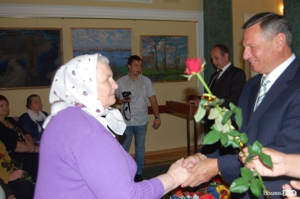 У Луцьку нагородили 36 матерів-героїнь. ФОТО