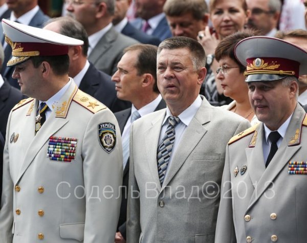 Міністр внутрішніх справ Віталій Захарченко, Міністр оборони Павло Лебедєв, Голова Служби безпеки - Олександр Якименко