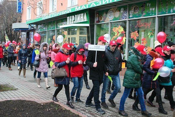 У Луцьку - хода проти СНІДу. ФОТО