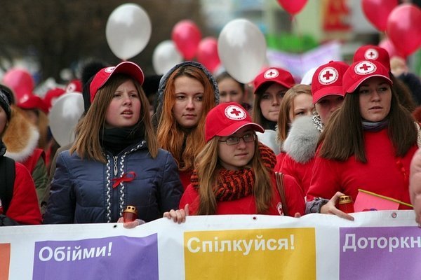 У Луцьку - хода проти СНІДу. ФОТО