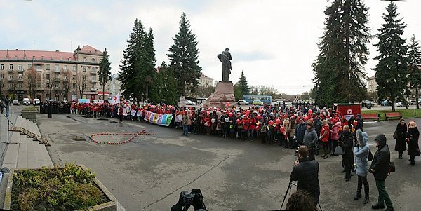 У Луцьку - хода проти СНІДу. ФОТО