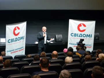 Андрій Покровський і команда Руху «СВІДОМІ» розповіли лучанам, як залучити бюджетні кошти на ініціативи