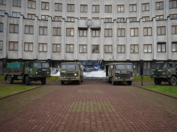 Україна отримала 4 вантажівки з потужними генераторами: одна з них лишається на Волині