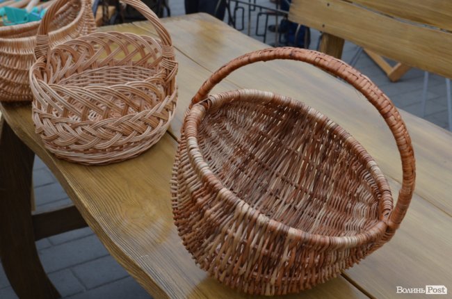 Від мініатюрних тістечок до величезних гойдалок: у центрі Луцька – свято професійної освіти. ФОТО