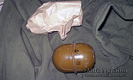 Волинянин прислав із зони АТО вибухівку і боєприпаси. ФОТО