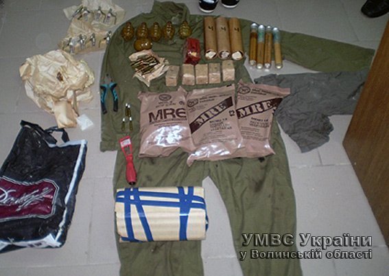 Волинянин прислав із зони АТО вибухівку і боєприпаси. ФОТО