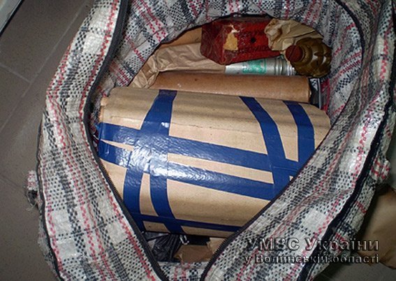 Волинянин прислав із зони АТО вибухівку і боєприпаси. ФОТО