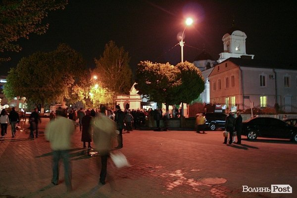 Пасхальна ніч у центрі Луцька. ФОТО