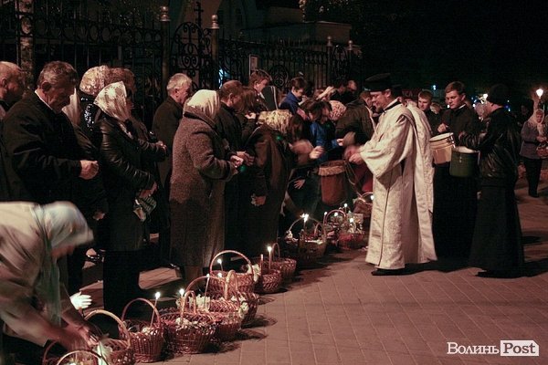 Пасхальна ніч у центрі Луцька. ФОТО
