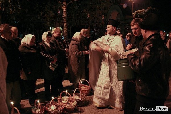 Пасхальна ніч у центрі Луцька. ФОТО