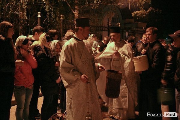 Пасхальна ніч у центрі Луцька. ФОТО