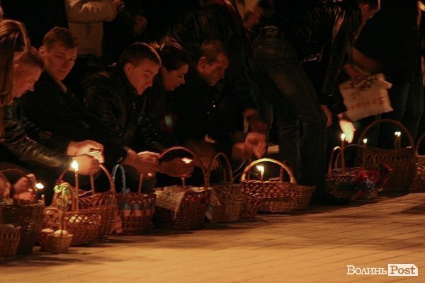 Пасхальна ніч у центрі Луцька. ФОТО