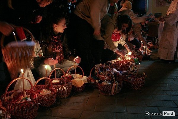 Пасхальна ніч у центрі Луцька. ФОТО