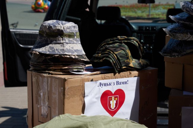 Волинським воїнам передали позашляховик. ФОТО