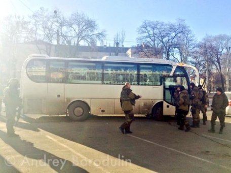 З'явилися фото та відео обміну полоненими між силовиками та терористами