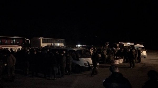 З'явилися фото та відео обміну полоненими між силовиками та терористами