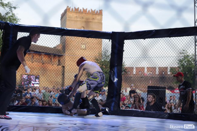 Турнір зі змішаних єдиноборств у Луцькому замку: як це було