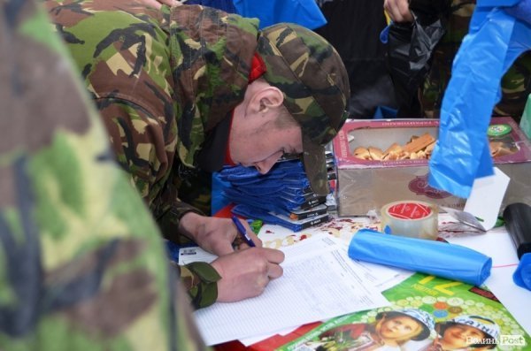 У Луцьку прибирали парк в 40-му кварталі. ФОТО