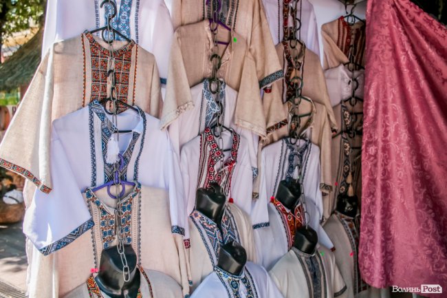Народні розваги і море людей: в центрі Луцька «гуляє» етнофестиваль. ФОТО 