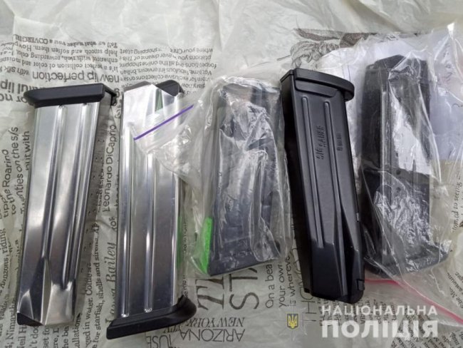 На дачі у лучанина знайшли десятки одиниць зброї та сотні боєприпасів. ФОТО