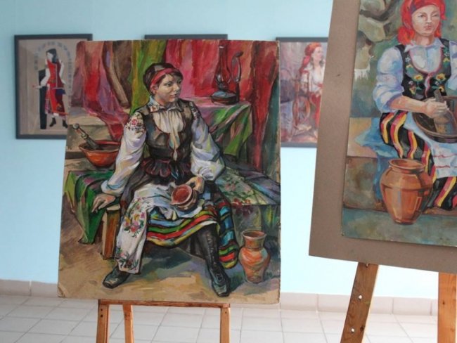 День студента по-інтелігентному: у луцькому політесі влаштували святкову виставку картин