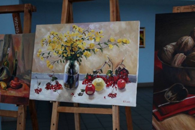 День студента по-інтелігентному: у луцькому політесі влаштували святкову виставку картин