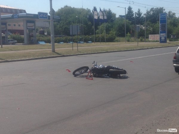 ДТП у Луцьку: бус збив мотоцикліста. ФОТО