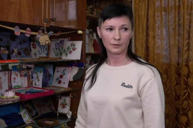 Луцькі вчителі на канікулах виготовляли окопні свічки на фронт