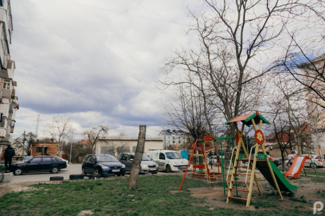 Нова бруківка, відеоспостереження та дитячий майданчик: як змінився двір на Ковельській у Луцьку. ФОТО