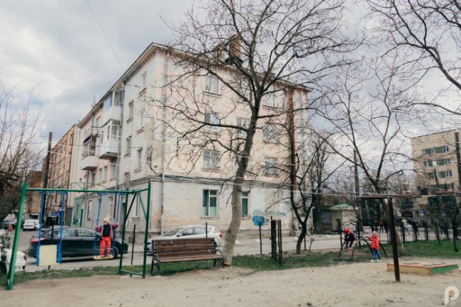 Нова бруківка, відеоспостереження та дитячий майданчик: як змінився двір на Ковельській у Луцьку. ФОТО