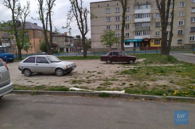 У місті на Волині думають, як до приїзду Епіфанія облаштувати парковку біля собору