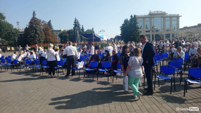 У центрі Луцька показують святковий парад до Дня Незалежності. ФОТО