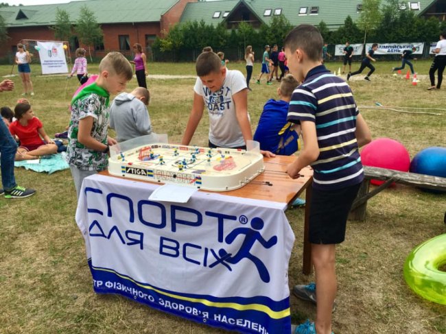 «Олімпійські» змагання та майстер-класи з плавання: як у волинських таборах відпочиває дітвора. ФОТО