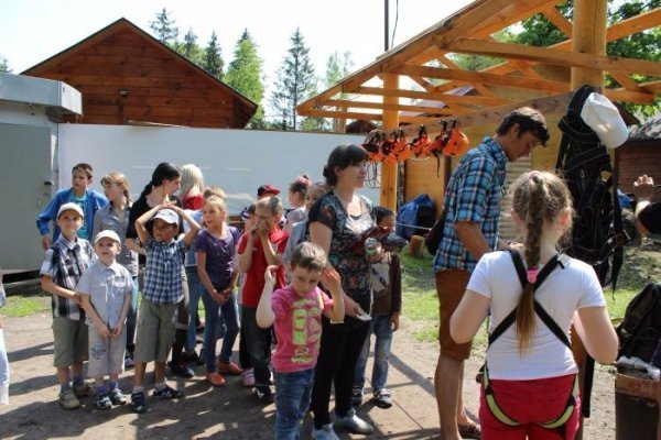 У Луцьку відбулася благодійна акція на підтримку соціально незахищених дітей. ФОТО