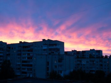 Палаюче небо вечірнього Луцька. ФОТО