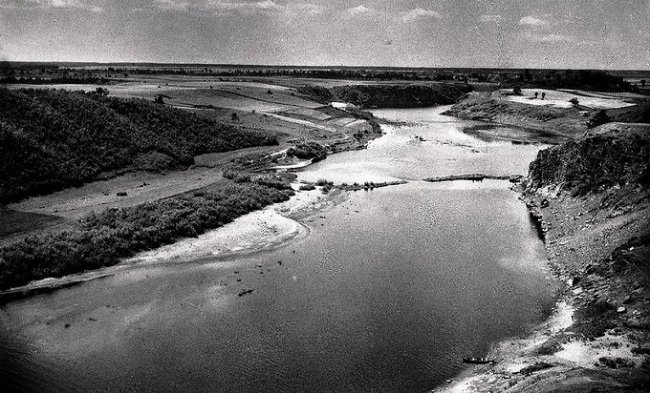 Це один з наймальовничіших волинських куточків – Соколині гори на Случі. Такий краєвид і сьогодні відкривається з вершини гори, на якій розташовані руїни Губківського замку Семашків. Фото: Роман ПАВЛЮК
