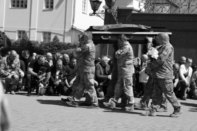 Лучани віддали останню шану Герою Василеві Матюку