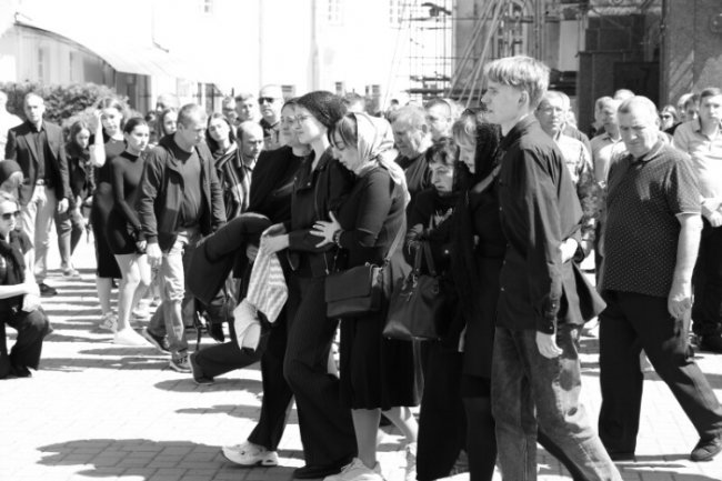 Лучани віддали останню шану Герою Василеві Матюку