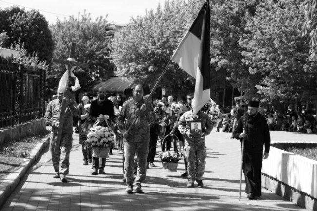 Лучани віддали останню шану Герою Василеві Матюку