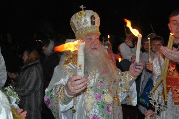 Благодатний вогонь привезли до Луцька