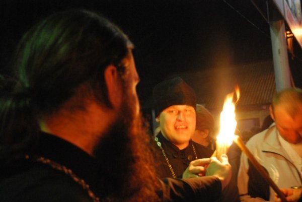 Благодатний вогонь привезли до Луцька