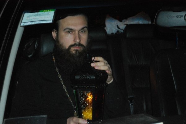 Благодатний вогонь привезли до Луцька