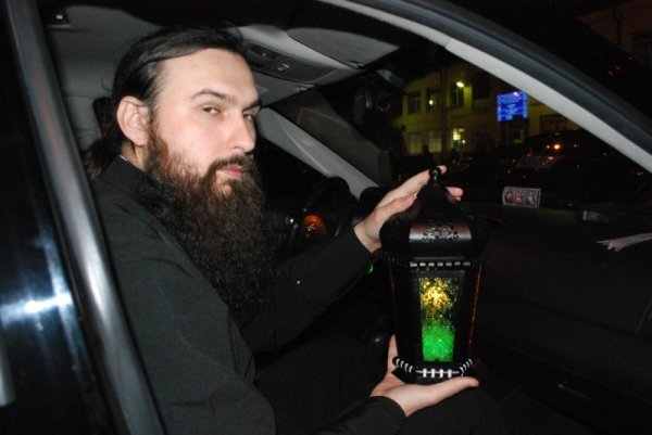 Благодатний вогонь привезли до Луцька