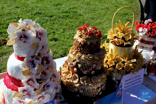 До Володимира привезли короваї з усієї області. ФОТО